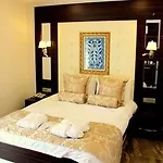 Venus Hotel 3*